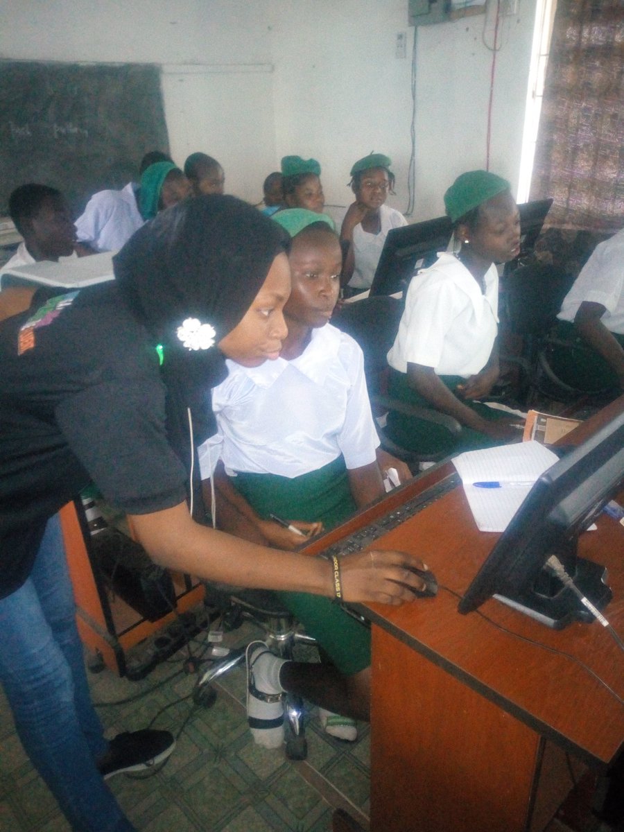 OmolewuSunday's tweet photo. #Throwback
#AfricaCodeWeek2018
#DayOne
#AtCommunityGrammarSchoolOtu
@code_kajola
@AfricaCodeWeek
@GoogleForEdu
@googleafrica https://t.co/W5xCY9THEf