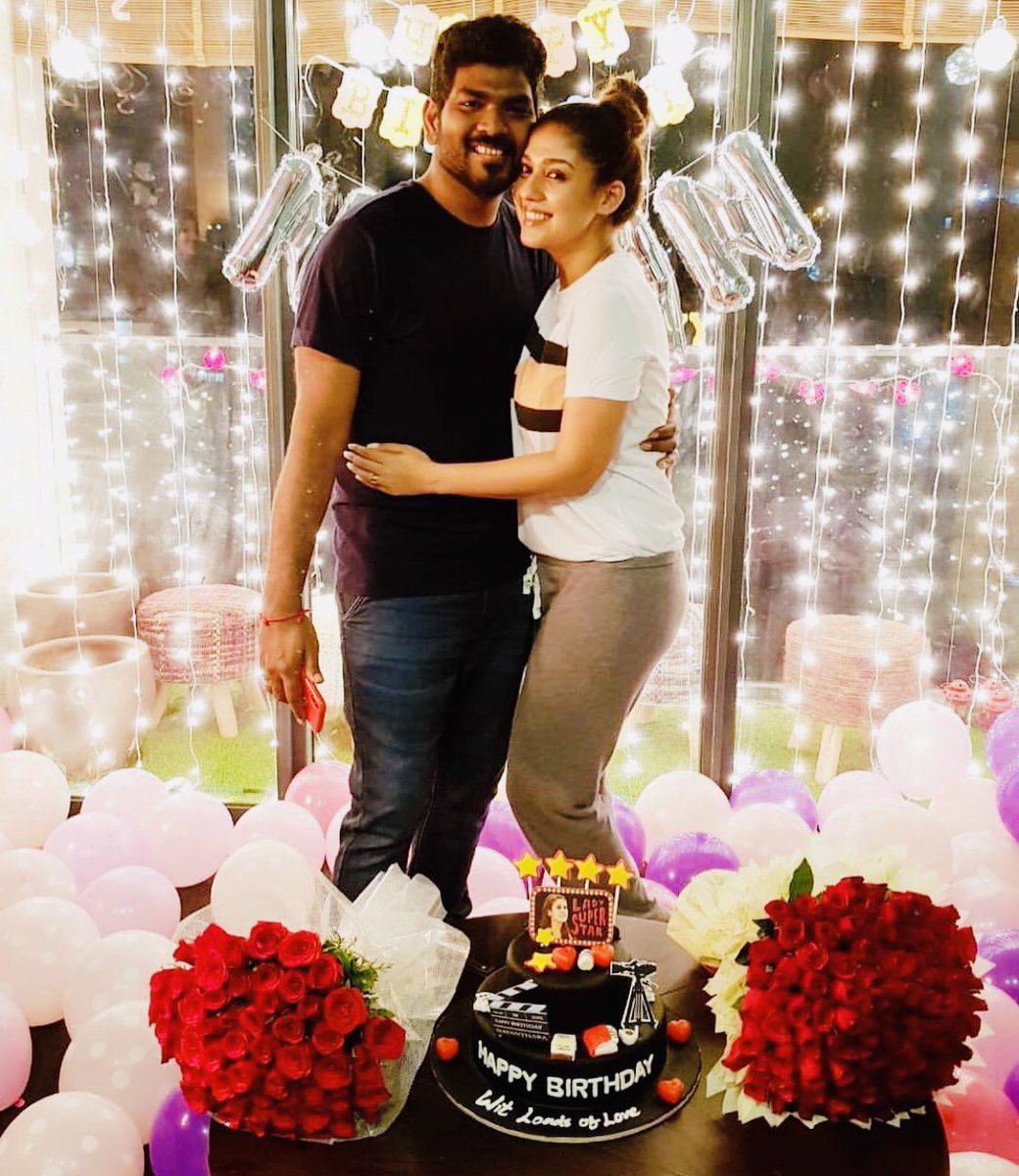 YoUrsNayanthara's tweet photo. More lovely new pics from Nayan's B’day Party 😍❤️🌹🎁🎈🎉🎊

#HBDLadySuperStarNayanthara 🎊🎉 https://t.co/9jLBpYEEOl