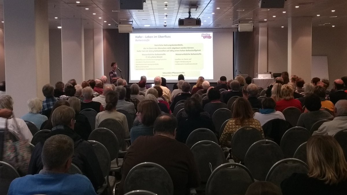 diabetesDE's tweet photo. #Hafertage sind Entlastungstage für den Stoffwechsel. Großes Interesse für eine natürliche Art und Weise, in Absprache mit dem Diabetesteam die Insulindosis zu senken und den #Blutzucker in den Griff zu kriegen! #weltdiabetestag #WDT2018 #WDD2018 https://t.co/GnhocQJPCa