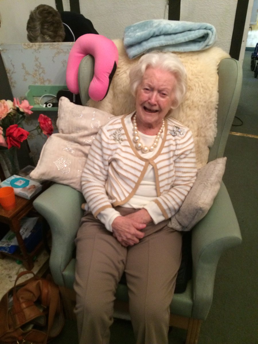 BunnDeborah's tweet image. Another weekend without my lovely mum ✨Patsy Bunn✨ 💔 Seen here on the 14th &amp;amp; 15th November 2015 a week before I returned the Care Home’s feedback survey! Thanks to  @IMPublicLaw the @PHSOmbudsman are reinvestigating @Bunn4Justice 🙏🏻 #JusticeForPatsy #socialcare #dementia