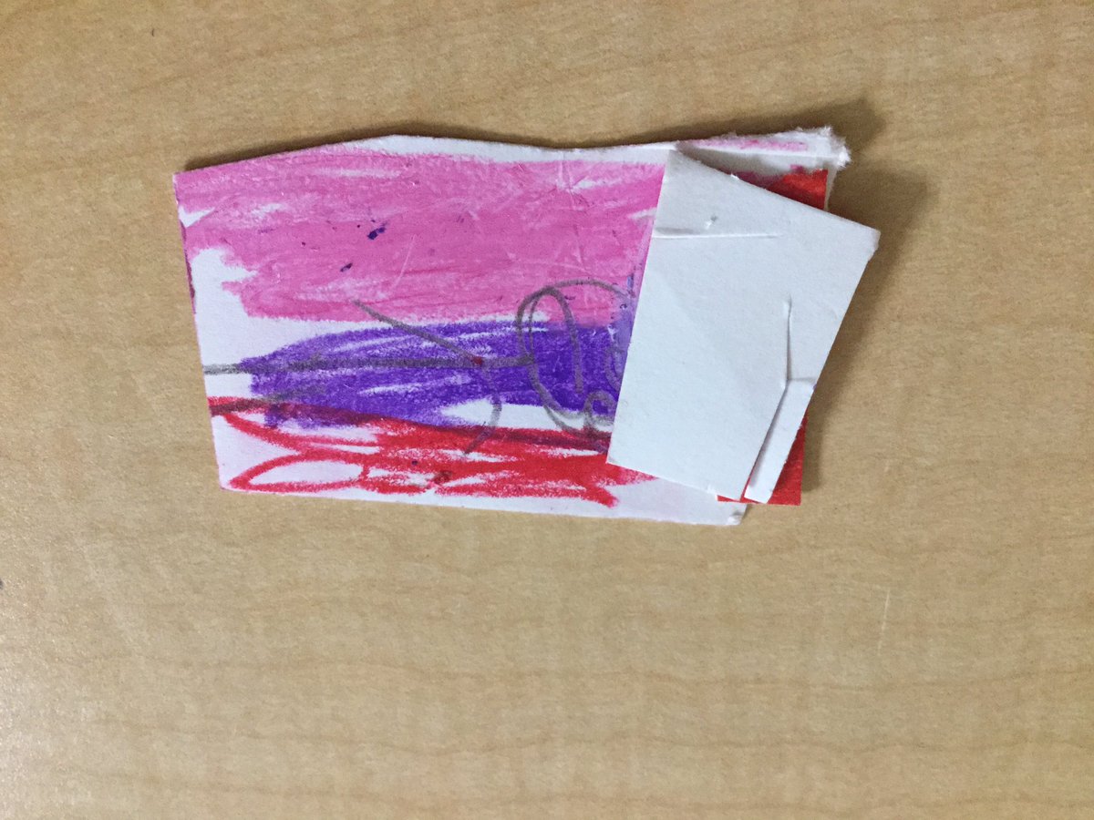 AStrutin's tweet image. This 4 year old maker created a bed out of cardboard, put it into #keynote adding a lamp and background, and finally put it on the #greenscreen. Making her bedroom life size!  #EveryOneCanCeate #AppleEDUChat #edtech #EarlyYears @DoInkTweets #wbaiseslearns