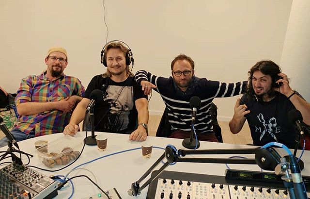 MaxxDee85's tweet photo. Been on a radio show with my band @illegal_mind_band
.
.
#illegalmind #alternative #alternativerock #guitar #liveband #liveshow #rockband #alternativemetal #numetal https://t.co/SaAjP8Dyns https://t.co/p8V79nw02O