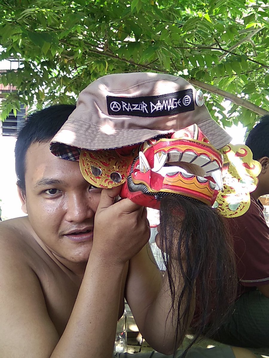 suryatepe's tweet photo. akhirnya menemukan sodara kembarnya #panenraya https://t.co/1eHL0nPYrq