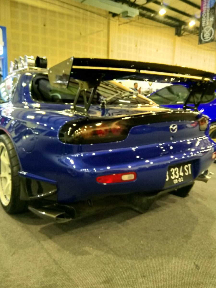 osakaautomesse's tweet photo. 【IMXで見つけた気になるクルマ】インドネシアではほとんど走っていないRX-7をチューニング。やたらとブーストアップを目指さずに320psとか。#IMX2018 #インドネシア #RX7 #NMAA #オートメッセ https://t.co/UGiWHqHFfN