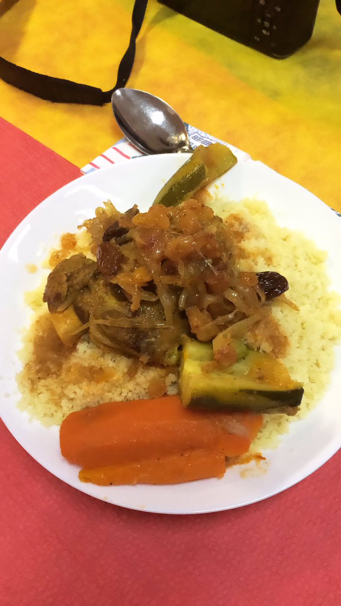CoexisterM's tweet photo. Avec ensuite un partage de couscous 😍 https://t.co/KGPg8vgnl0