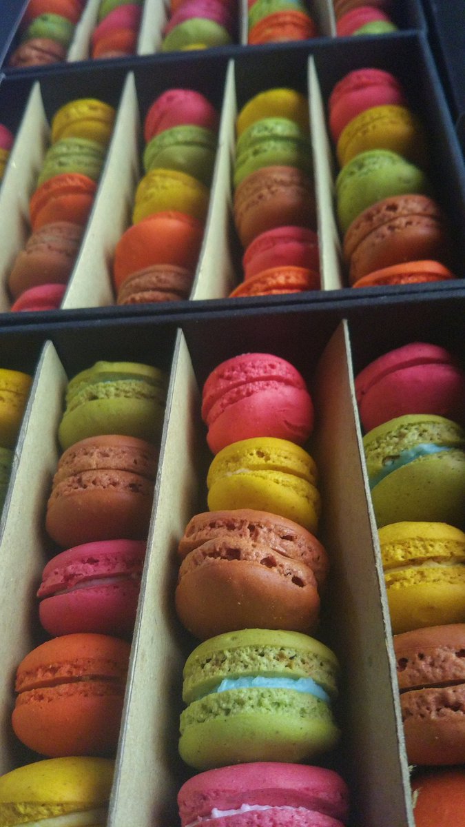 Homemade macaron, kue dari perancis yg terkenal akan eklusivitasnya itu 😍
i guarantee this ccokie gonna make u happy 
Ready 10+ macam rasa.
1. Isi 25 - 35rb
2. Isi 50 - 65rb
3. Isi 75 - 95rb
4. Isi 100 - 125rb
5. Isi 125 - 155rb

Available at everywhere
bit.ly/Pertamacaron