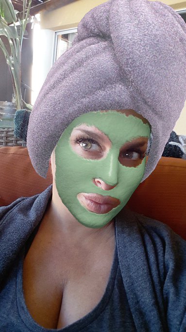 My pretend spa day with ph app lolol https://t.co/C7MCPPCeMU