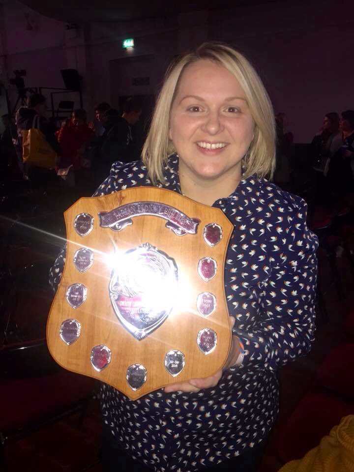 Ar ddiwedd yr Eisteddfod neithiwr cipiwyd tarian Elonwy Phillips am nifer o bwyntiau yn yr adran llwyfan gan ddod yn 2il yn brif darian yr Eisteddfod🏆
Llongyfarchiadau i bawb fu’n cystadlu, diolch hefyd i’r hyfforddwyr ac i’r cefnogwyr a deithiodd i gefnogi’r Sir
#EisteddfodCFFI