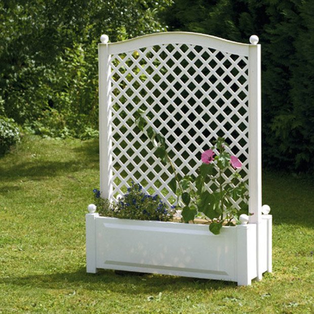 m0yada4a's tweet image. Садовые решетки используют для отгораживания пространства: это может быть укромный уголок со скамейкой или          если нужно скрыть стены старого сарайчика, отделить зону с компостной кучей или мусорными контейнерами.     
m0yada4a.ru/dekorirovanie/…