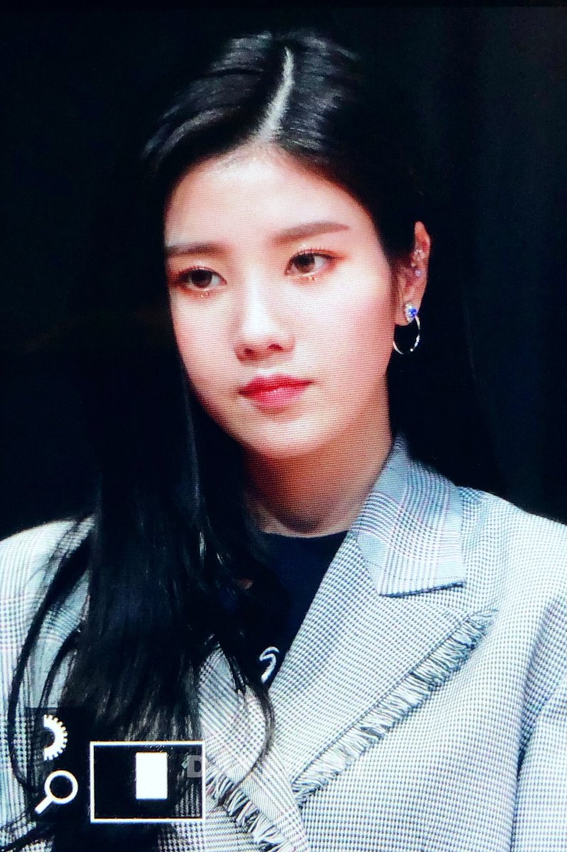 DAYLIGHT950927's tweet photo. 181118 부산 팬싸인회 프리뷰
#아이즈원 #IZONE 
#권은비 @official_izone https://t.co/48ZMRflHbV