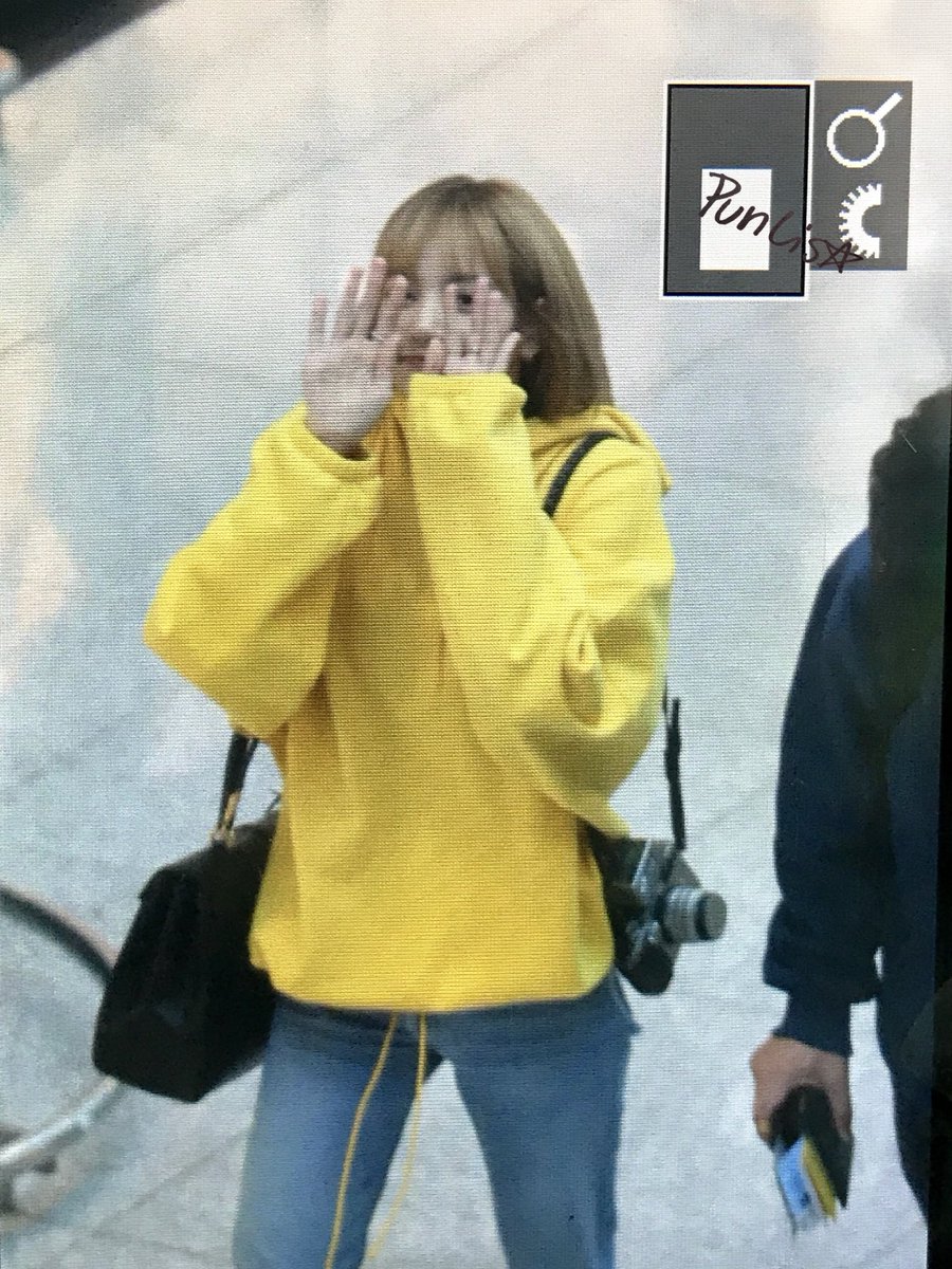 Lisapuns2's tweet photo. 181118 ICN 프리뷰💛
#BLACKPINK #블랙핑크 #LISA #リサ #리사 https://t.co/M0yaIpoD6y