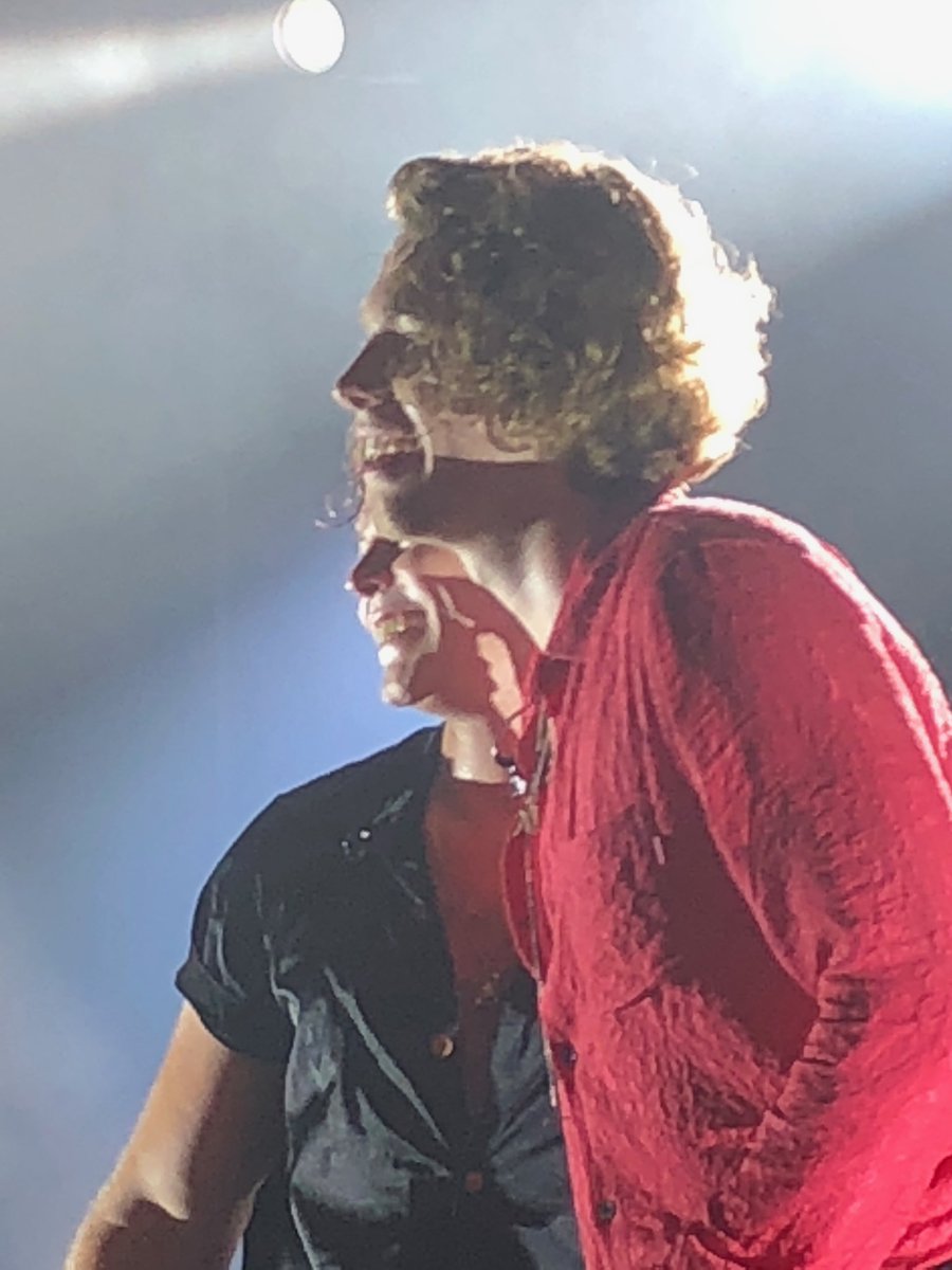lashtoncontent's tweet photo. best friends <3 @Ashton5SOS @Luke5SOS https://t.co/DLkIn2fR0t