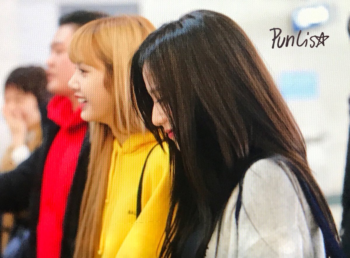 Lisapuns2's tweet photo. 181118 ICN 프리뷰 ❤️
#LISOO #BLACKPINK #블랙핑크
#JISOO #지수 #ジス #LISA #리사 #リサ https://t.co/JOUNkpzo5m