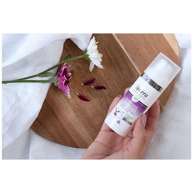 Guten Morgen, Glossies! Auf geht's in den Tag. Zu welcher Tagespflege greift ihr zurzeit? #lavera #naturkosmetik #beauty #glossybox_de #unboxing instagram.com/p/BqUDK6ugsl9/