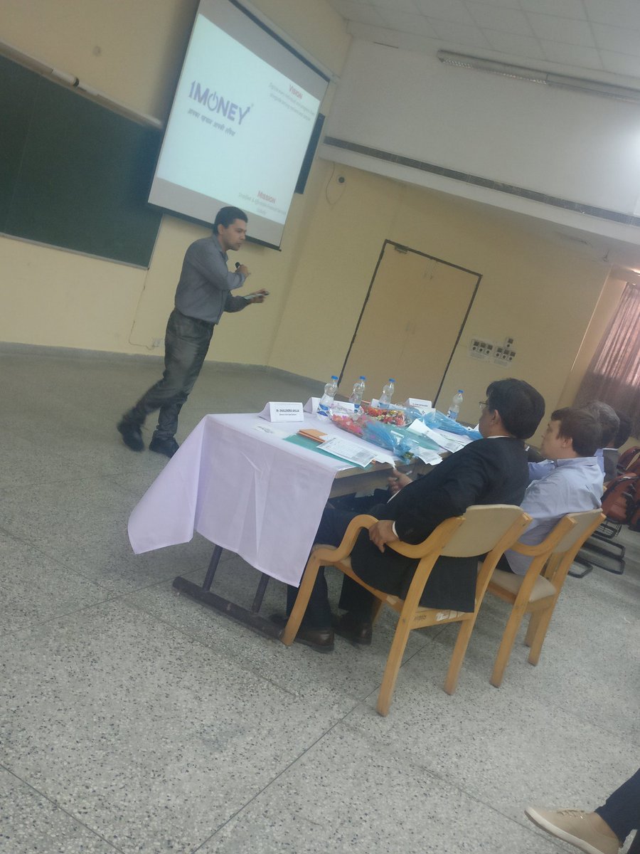FinPitch's tweet photo. FINPITCH'18 FINALE 
1Money 
#Mahindra

#completelycashless
#paperless #branchless
#Itcorporation2009
#transparenteconomy
@incuspaze https://t.co/g1QWtNcN76