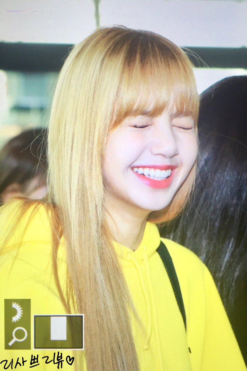 _S2_970327's tweet photo. 181118 ICN 🛫
세상에서 춤 제일 잘 추는 #병아리사 🐥💜💛💜💛💜💛💜 조심히 잘 다녀와💛
#블랙핑크 #리사 #BLACKPINK #LISA https://t.co/aXSqFKqXBd