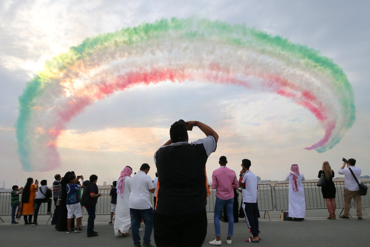 tameryazar's tweet photo. People view a performance by the @FrecceTricolori (313° Gruppo Addestramento #Acrobatico) #aerobatic demonstration team of the #Italian Aeronautica Militare during the 2018 Bahrain International Air Show at the Sakhir air base ! 

@ItalianAirForce @VIVA_BH @moi_bahrain @bna_en https://t.co/o7vkcXsc84