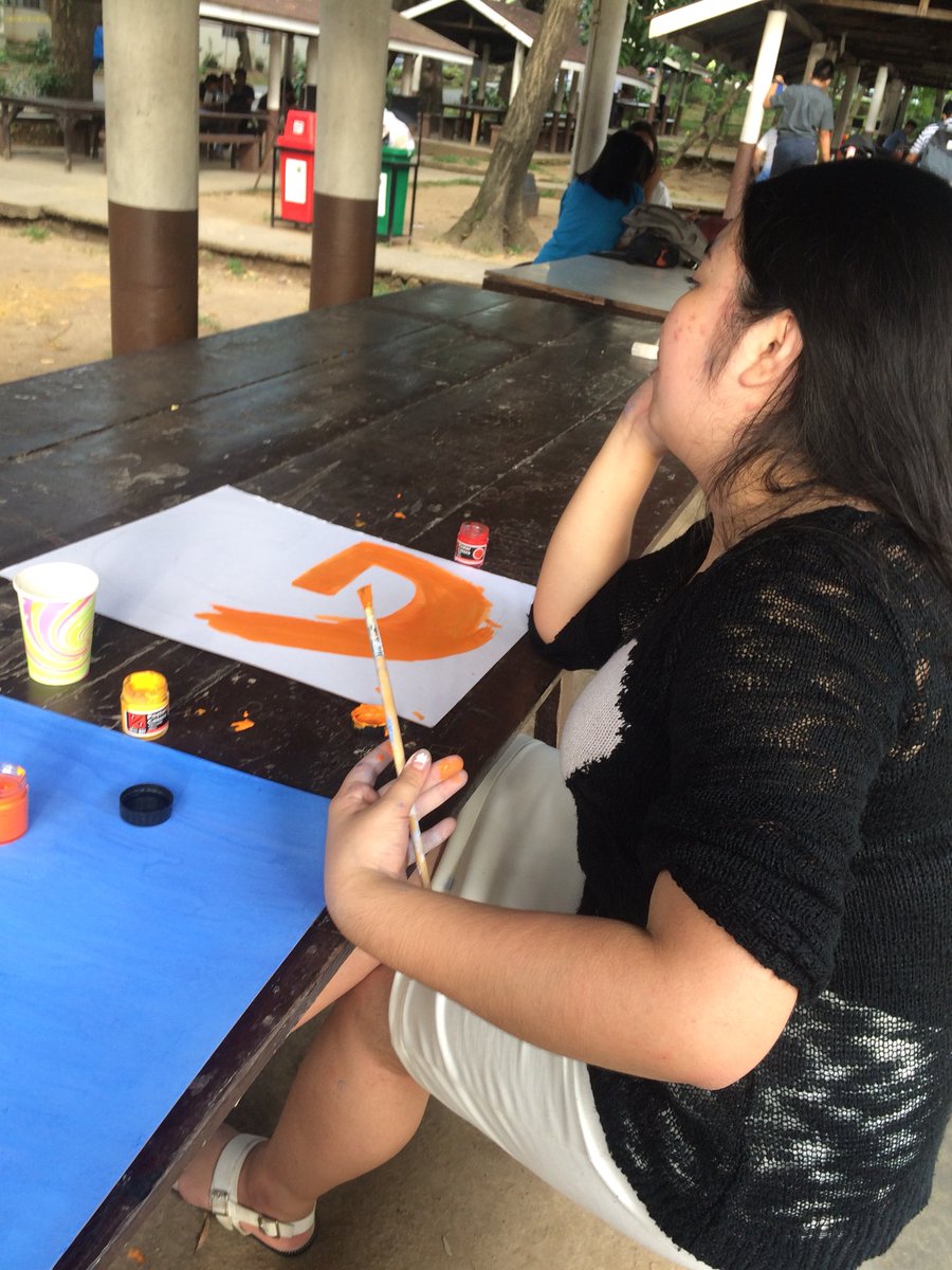 Go_90s's tweet photo. SPOTTED: COM - 41’s president, Micaiah Rodriguez working & painting her behind off, preparing for their booth!
#COMPACT2018 #Go90s
👀✨🎨 https://t.co/drgiYrCsSi