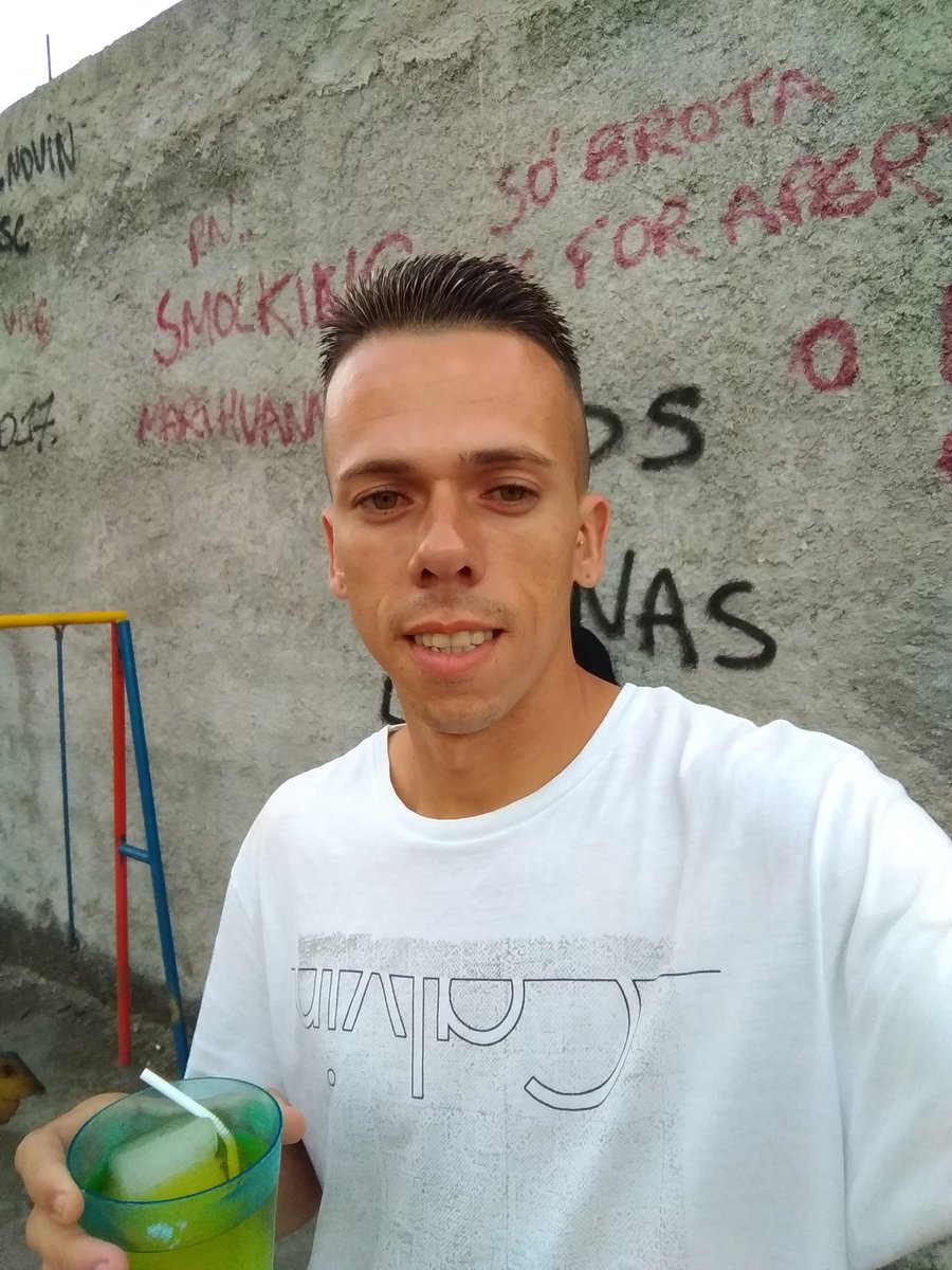 errienecyclone's tweet photo. Ainda kkk✌️🎈🏄 https://t.co/XGWo46Lpoa