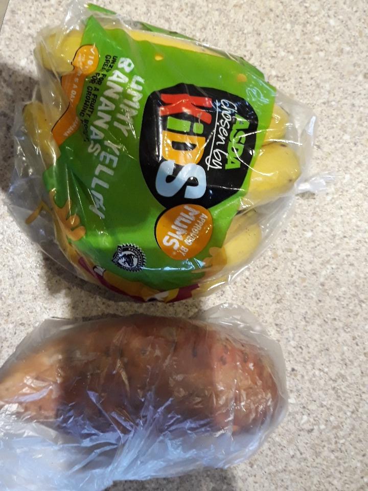 AbbyHam2's tweet photo. Hey @asda , very disappointed to receive these from our online shop delivery. If only they had some sort of natural protective barrier, almost like a skin... #pleasehelpussavetheplanet #theresnoplanetb #reduceyourplastic #pointlessplastic https://t.co/TqvGVBPxZX