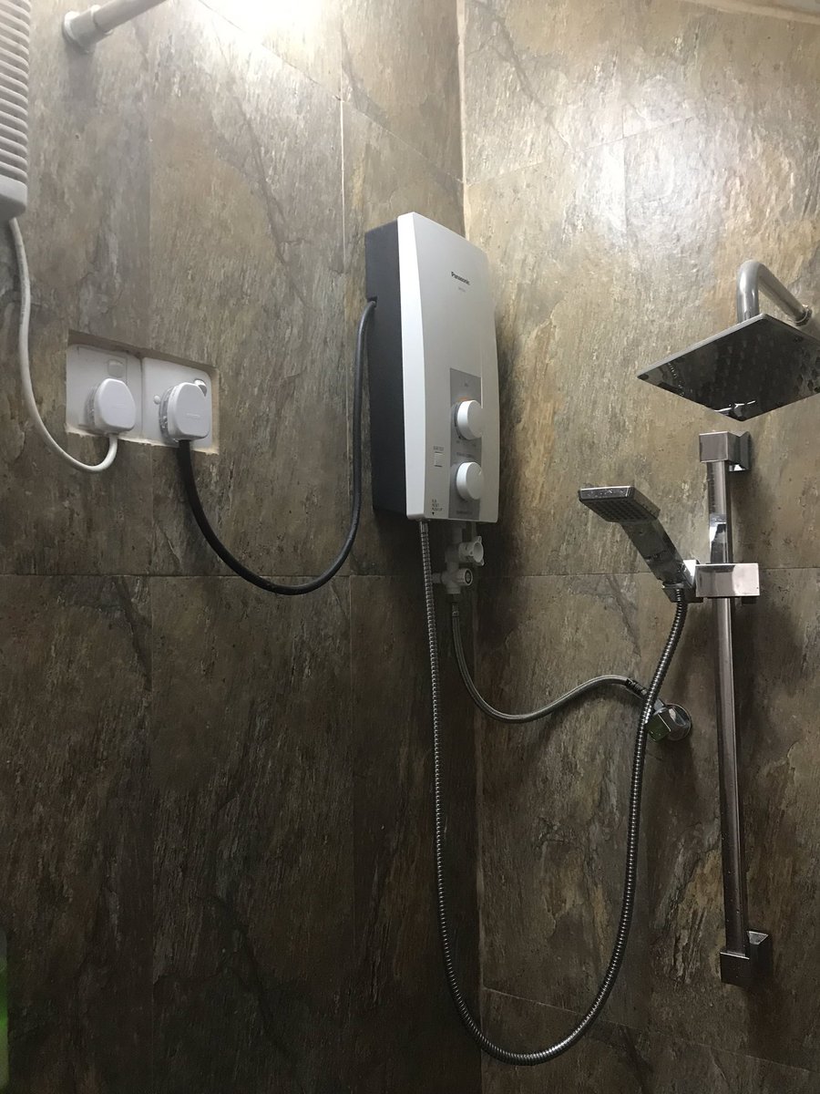 PeteBrandon's tweet photo. I’m no electrician, but something here just doesn’t look right... https://t.co/hrF23zDqdR