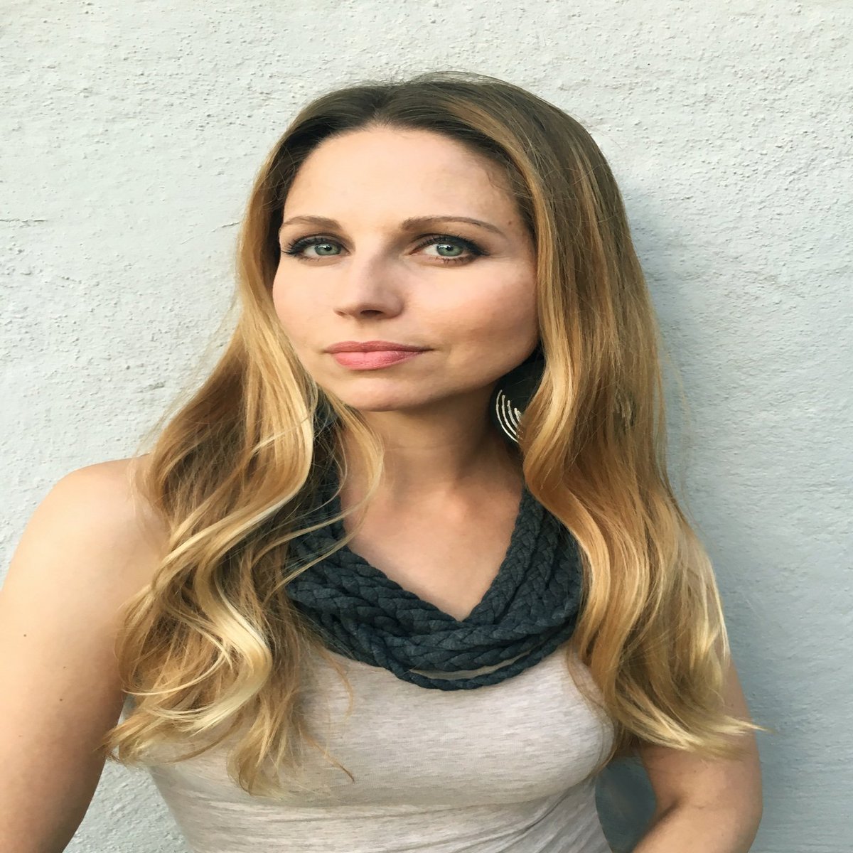 isrrocks's tweet photo. This is Tabitha. She is a musician. 
She is an author. 
She has a story to tell. 
Hear Tabitha's story Tuesday night at 7PM Pacific on Indie Star Insider, at https://t.co/ZYXpnvotCQ. @TabithaRhys @Flanderspub https://t.co/55tSAxqvlX