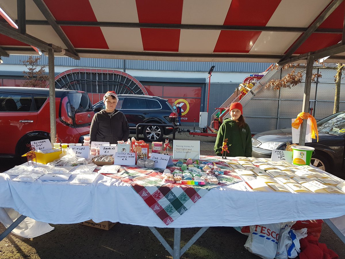 4dabab0613974b8's tweet photo. Set up at Earlestown Xmas light switch on to raise money for WHH @HopeChaplain  @WHHCharity https://t.co/oseAdu8xP6