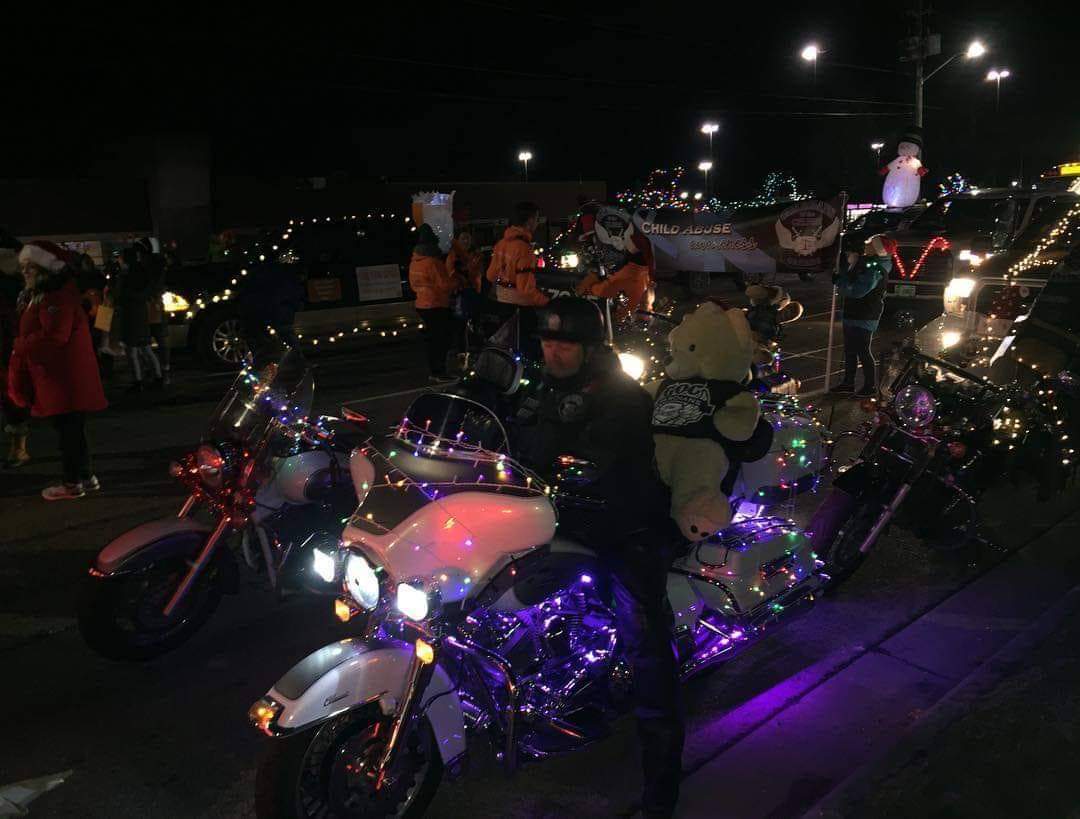 GuardiansOfThe6's tweet photo. #oshawa #Christmas2018 #PARADE #motorcycle #guardiansofthechildren #Toronto https://t.co/KpKfWAnnLs