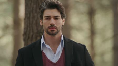 LOzildiz's tweet photo. You drive me crazy .. your eyes your body your smile and that GREY strand of hair .. just chaos . You’re blessed and I hope you know that Mr Sukru @SukruOzyildiz #sukruozyildiz #SukruOzyildiz #eyecandy #hunk #turkishactors https://t.co/KxDambGyvE
