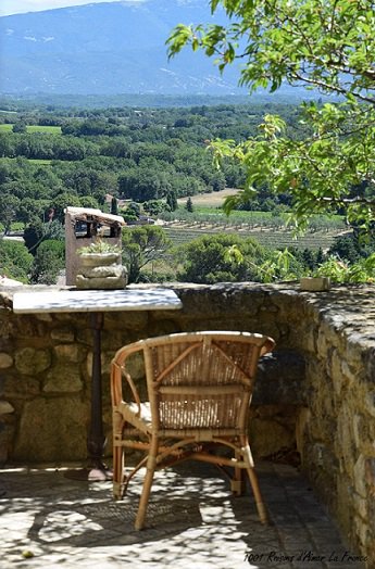 1001France's tweet photo. #1001RaisonsdAimerLaFrance
Raison 45 - Pour une petite pause photo à Chamaret.
Le fauteuil, la vue sur la Drôme Provencale, le soleil, la douceur de l'air, 
tout y invitait à la détente. @ladrometourisme #DromeProvencale #Chamaret https://t.co/qPBF5Fc0pE