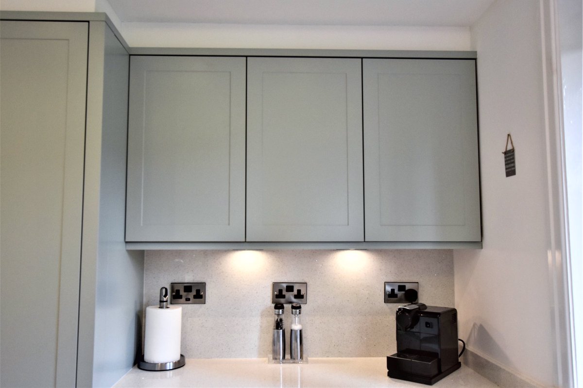 HOYHKitchens's tweet photo. / / E L L E R T O N - beautifully balanced wall units and quartz splashback from my recent Ellerton installation ❤️ #Clitheroe #ribblevalley https://t.co/K49fT3eekw