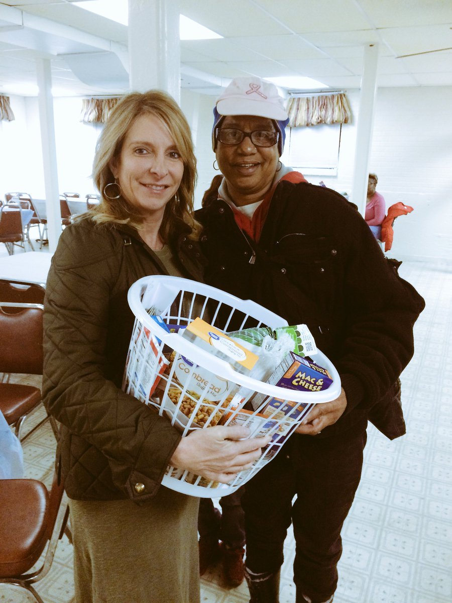 mcintyrw_j's tweet photo. O give thanks prayer breakfast and turkey give away helping families for thanksgiving https://t.co/DzLM3IJiAA