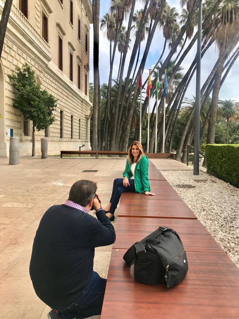 susanadiaz's tweet photo. En el @PSOE salimos a ganar para que #Andalucía avance, siga creando oportunidades y recuperando derechos, los otros partidos salen a ofrecer un pacto para bloquearla. Gracias a @lolatortosa y @borisalas por su entrevista en @DiarioSUR https://t.co/JhGZE6Nbg5 https://t.co/o7LERA662O