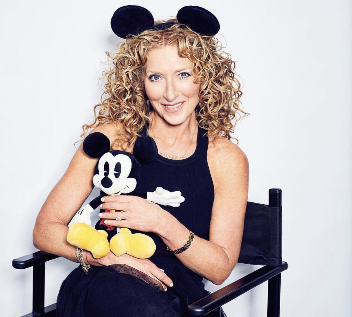 kellyhoppen's tweet photo. HAPPY BIRTHDAY @mickeymouse 🎉 hard to believe you are 90 years of age!  Such a pleasure to meet you and work with you ❤️ #mickey90 #kellymeetsmickey https://t.co/revyIv9cwo