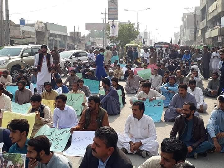 SeemaBaluch's tweet photo. We really thanks to each and  every student and people who demonstrated for the  Baloch Missings Persons in Dera Ghazi khan and demanded for the safe release of Baloch Missing Persons, They even demanded that if any Baloch Missing Persons is guilty than bring them in court. https://t.co/mRdQWltYzv