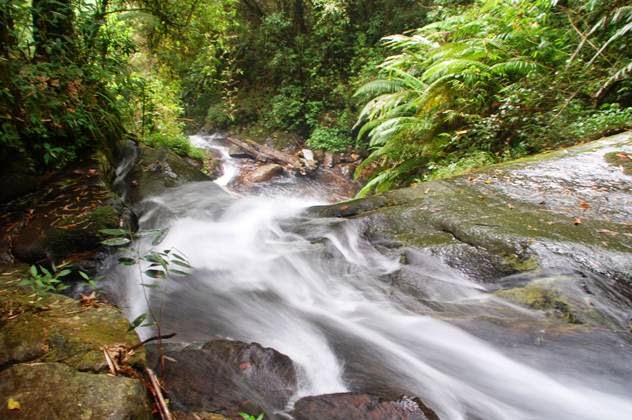 Ada 18 Wisata Curug di Bandung Raya, tempat yang cocok untuk menghabiskan weekend dan refresh mood bareng keluarga 😉 bit.ly/21QULjm #wisataBDG