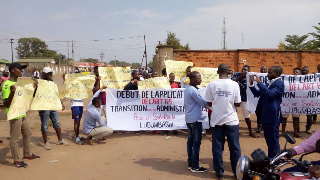 VGLinfos's tweet photo. RDC-LUBUMBASHI: ce dimanche 18Nov, Des jeunes sont revenue dans la rue pour exiger la mise en application du résulta du vote citoyen de nov 2017, ayant reconnue l #CardinalMOSENGWO e #DrMUKWEGE,tous deux respectivement élu comm administrateur dune transition sans Kabila. #JeanBel https://t.co/NimEZNLXX2