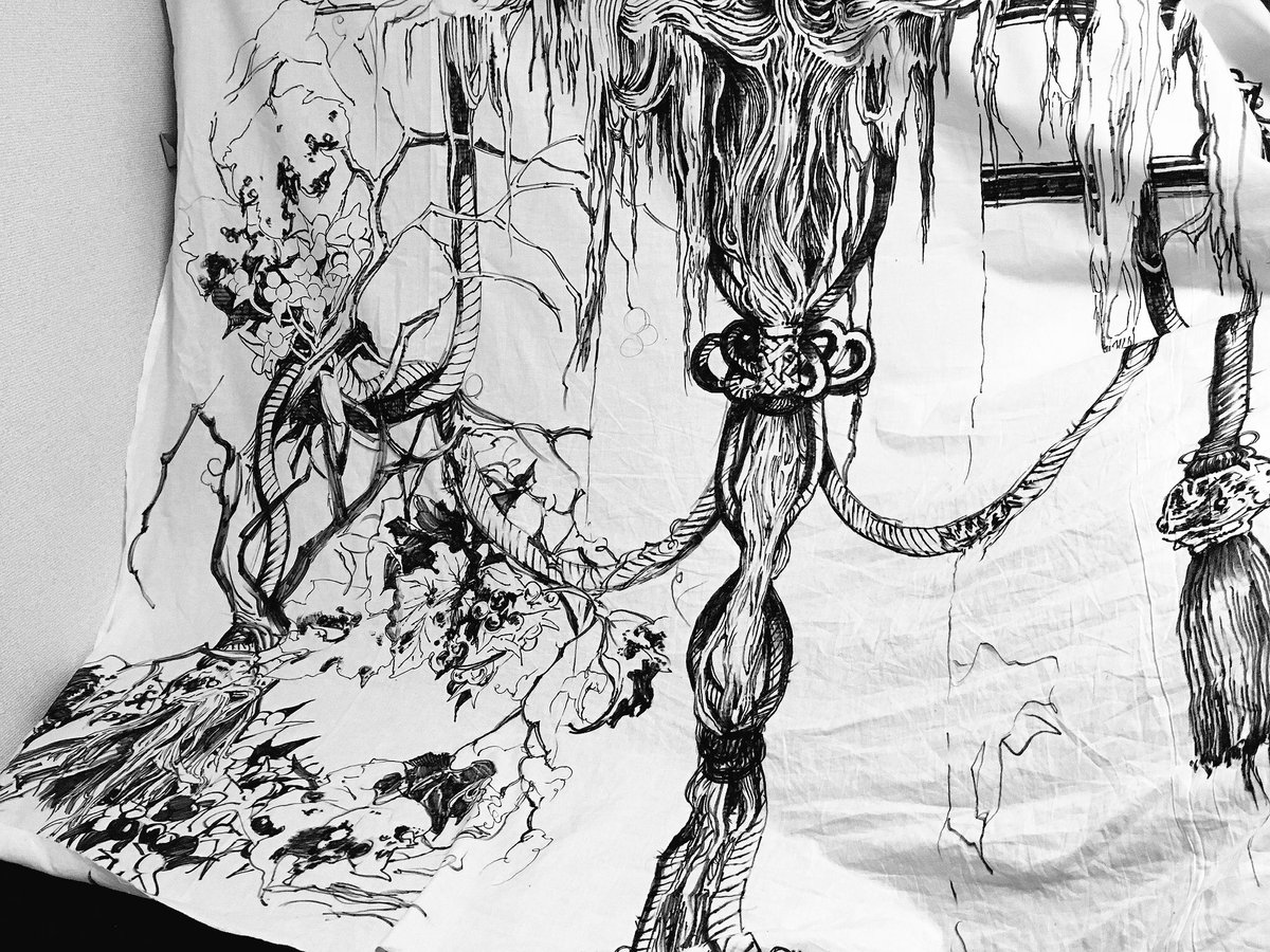 獅子頭 作画風景2
横190㎜×縦200㎜ 最終的には壁では足らずベットの上で完成!大きいの描くのやっぱり楽しい…!!! 