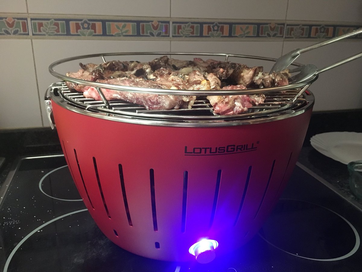 Lotus_Grill's tweet photo. ¡Una #barbacoa en casa! Parecía imposible... pero con #LotusGrill se puede. 👍 Sin humo e instantánea. Ideal para todas las ocasiones.
#lotusgrill #lotusgrillspain #barbacoa #gourmet #grill #bbq #barbacoasinhumo #barbacoaciudad #barcelona #camping #navegar
📷 PIC: Lluís Busquets” https://t.co/TdKVZgigkT