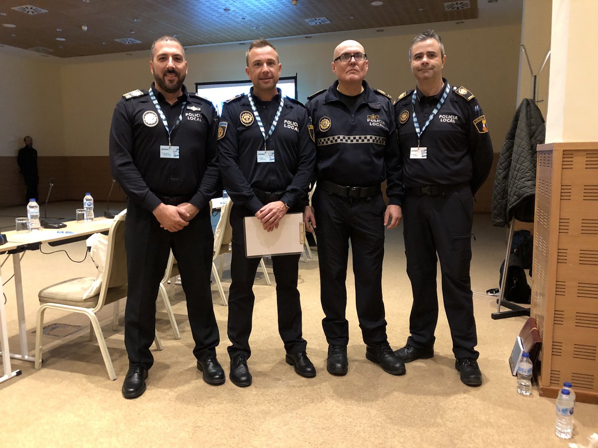 Congreso_ICV's tweet photo. Congreso Valenciano de Seguridad Local. La prevención del Siglo XXI #CongresoSeguridad2018
Hoy Domingo seguimos con el “El encuentro de policías locales doctores universitarios” Punto de partida del CISE “Centro de Investigación en Seguridad y Emergencias”. https://t.co/MROUsHxmCl