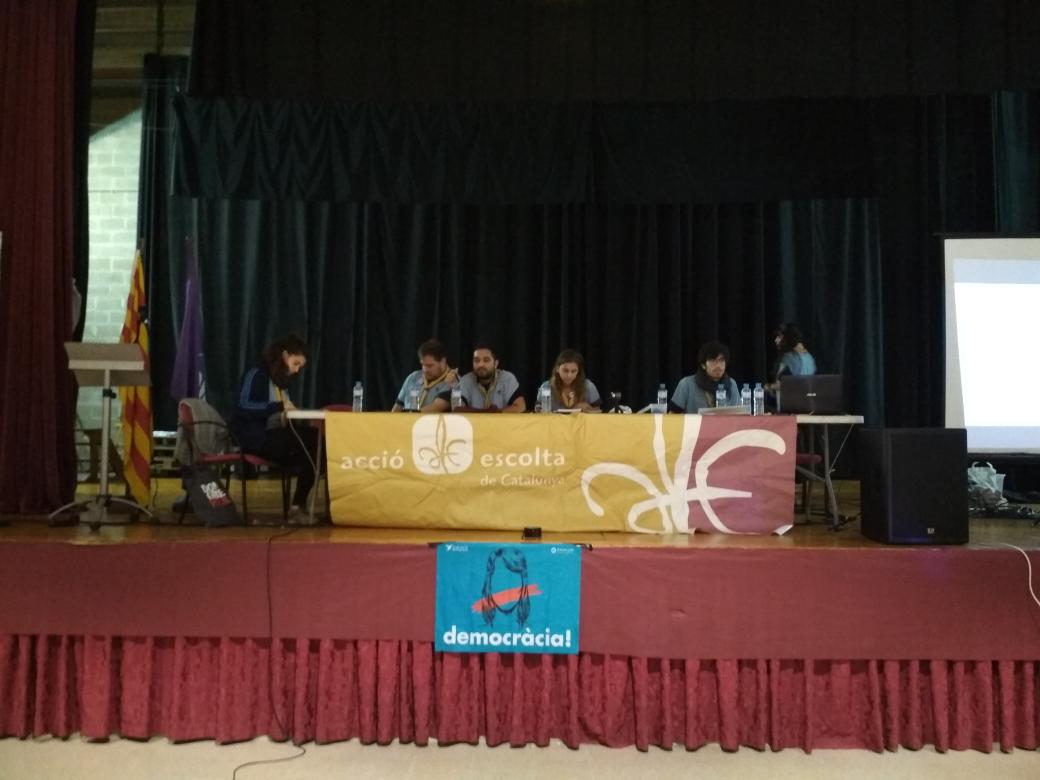 AccioEscolta's tweet photo. La #indabaAEC2018 comença amb un record als i les preses polítiques i amb una denúncia de l'onada repressiva que patim. #LlibertatPresosPolítics https://t.co/lUKObEGV1c