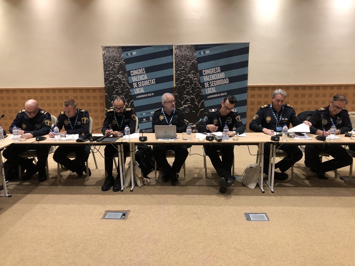 Congreso_ICV's tweet photo. Congreso Valenciano de Seguridad Local. La prevención del Siglo XXI #CongresoSeguridad2018
Hoy Domingo seguimos con el “El encuentro de policías locales doctores universitarios” Punto de partida del CISE “Centro de Investigación en Seguridad y Emergencias”. https://t.co/BNxMZ7bdLK
