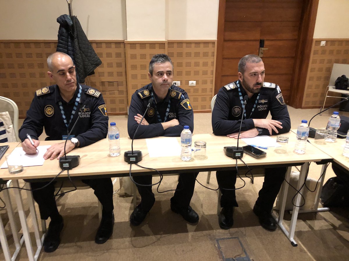 Congreso_ICV's tweet photo. Congreso Valenciano de Seguridad Local. La prevención del Siglo XXI #CongresoSeguridad2018
Hoy Domingo seguimos con el “El encuentro de policías locales doctores universitarios” Punto de partida del CISE “Centro de Investigación en Seguridad y Emergencias”. https://t.co/BNxMZ7bdLK