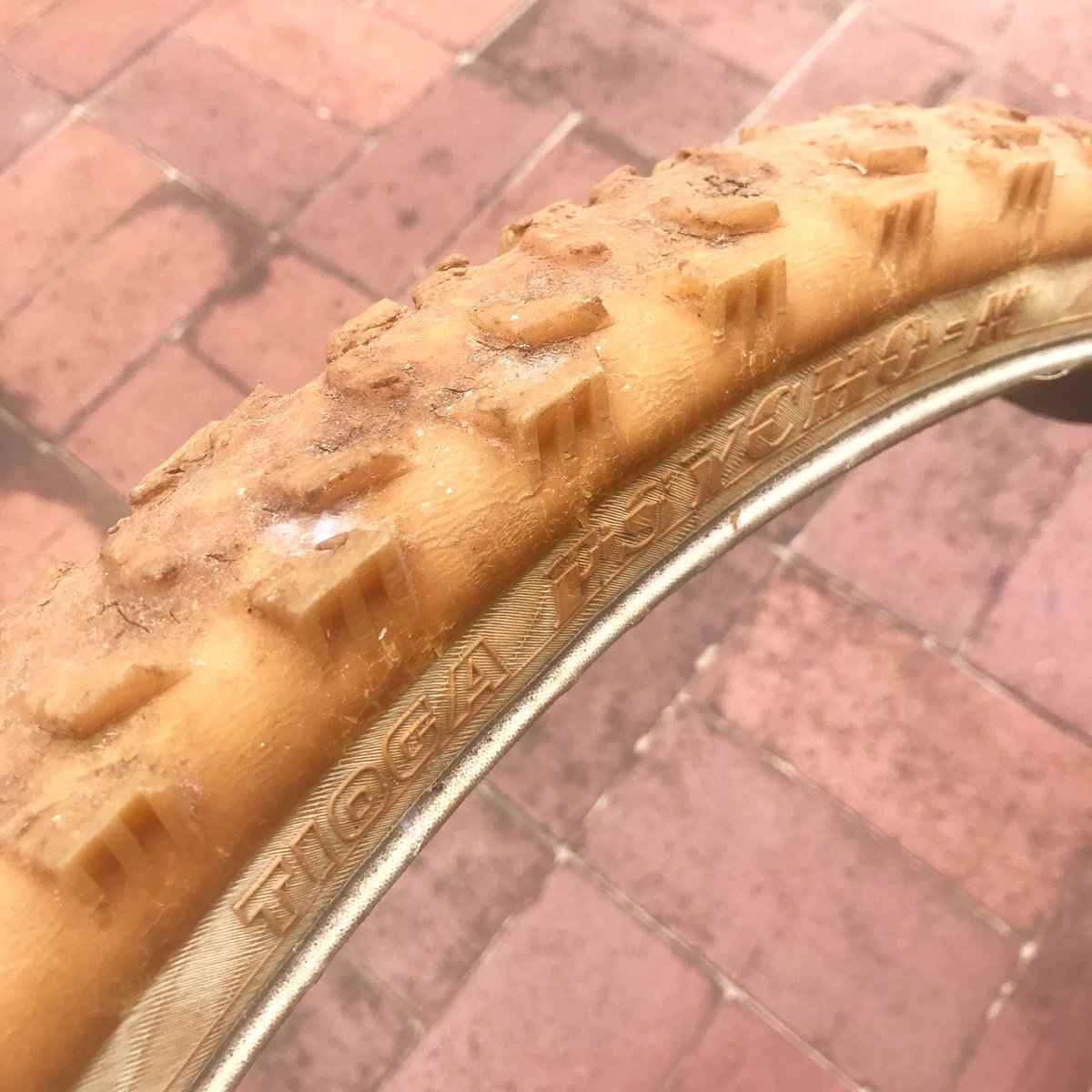 Crusty Tioga of Dirt /// from when Drop Bars ruled the MTB world 👀👻