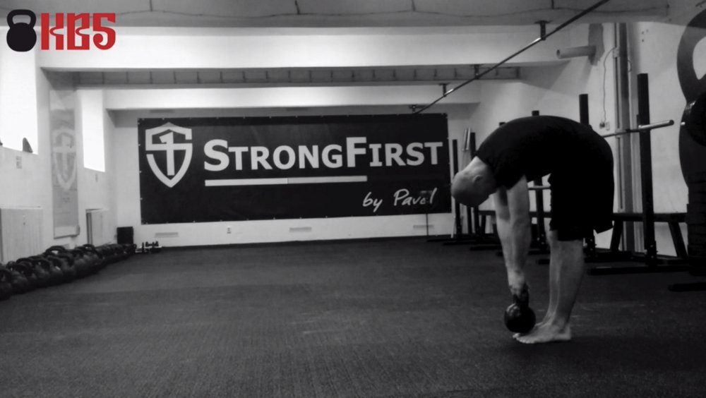 kb5cz's tweet image. Nejnovější výukové video seriálu #KB5lite!

&amp;gt;&amp;gt;&amp;gt; kb5.cz/2018/11/kb5-li…

&quot;I kdyby to byl jediný cvik, který byste dělali, a cvičili jen Jefferson Curl, spousta bolístek a problémů by zmizela jen díky tomu.” - Coach Sommer

#kb5 #funkcnitrenink #strongfirst #strongfirstcz