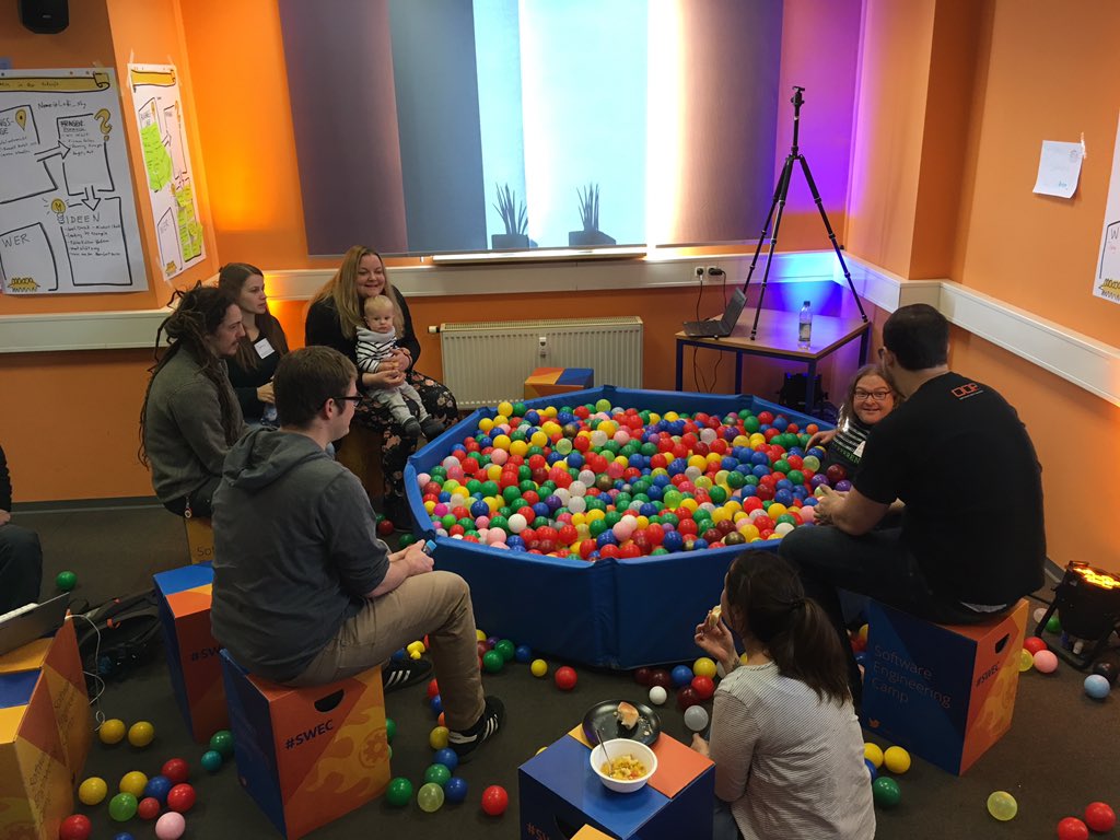 menzel42's tweet photo. Session in and around the ball bath at #swec18 https://t.co/VOyOL4Ati9