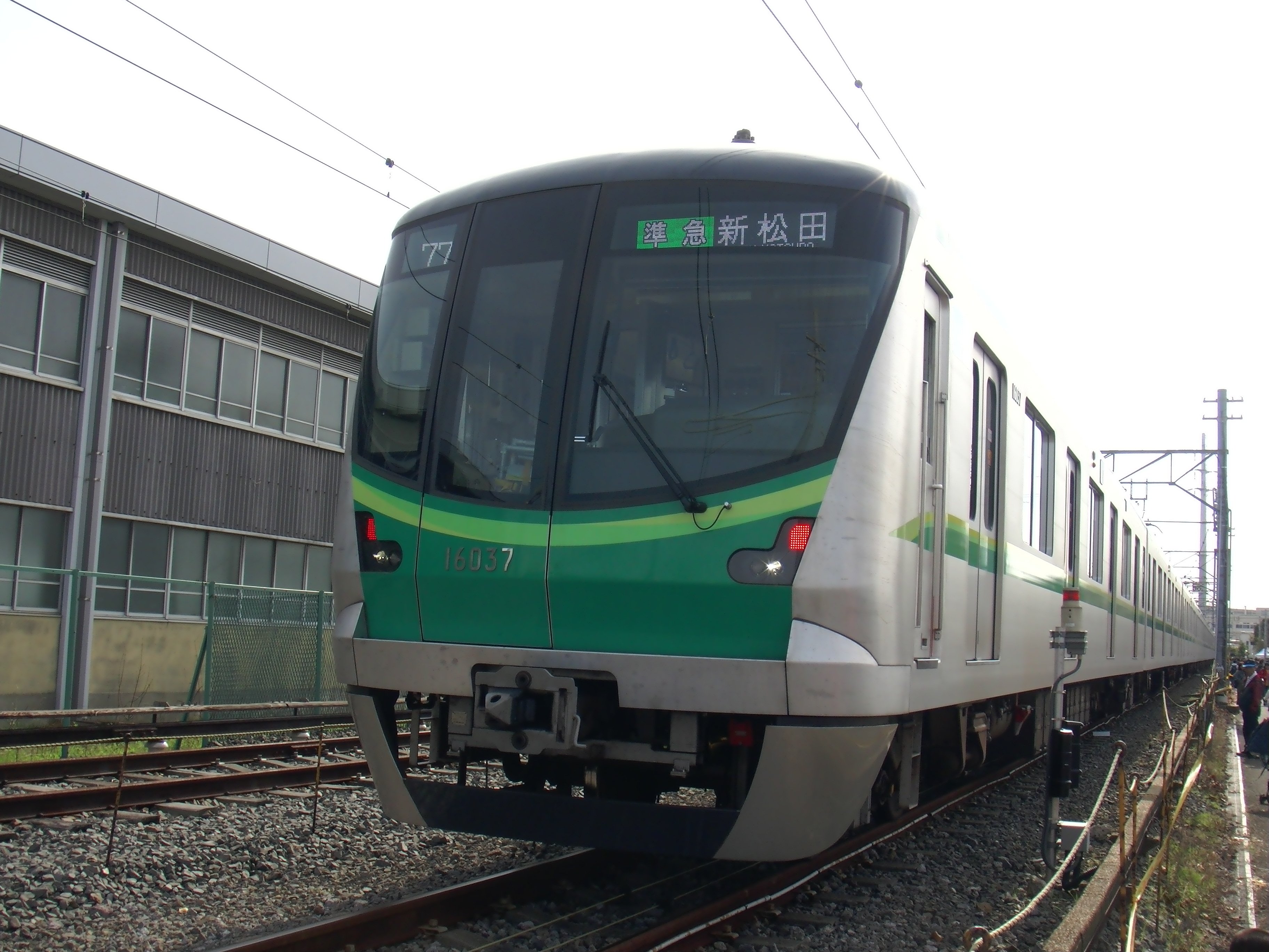 Hero Roto メトロファミリーパーク その他の車両 吊り上げ実演に使用された のは南北線の9000系 車体洗浄体験に使用されたのは千代田線の主力車両系 準急新松田行きを表示していました 綾瀬車両基地 東京メトロ T Co 0b6ty0knih