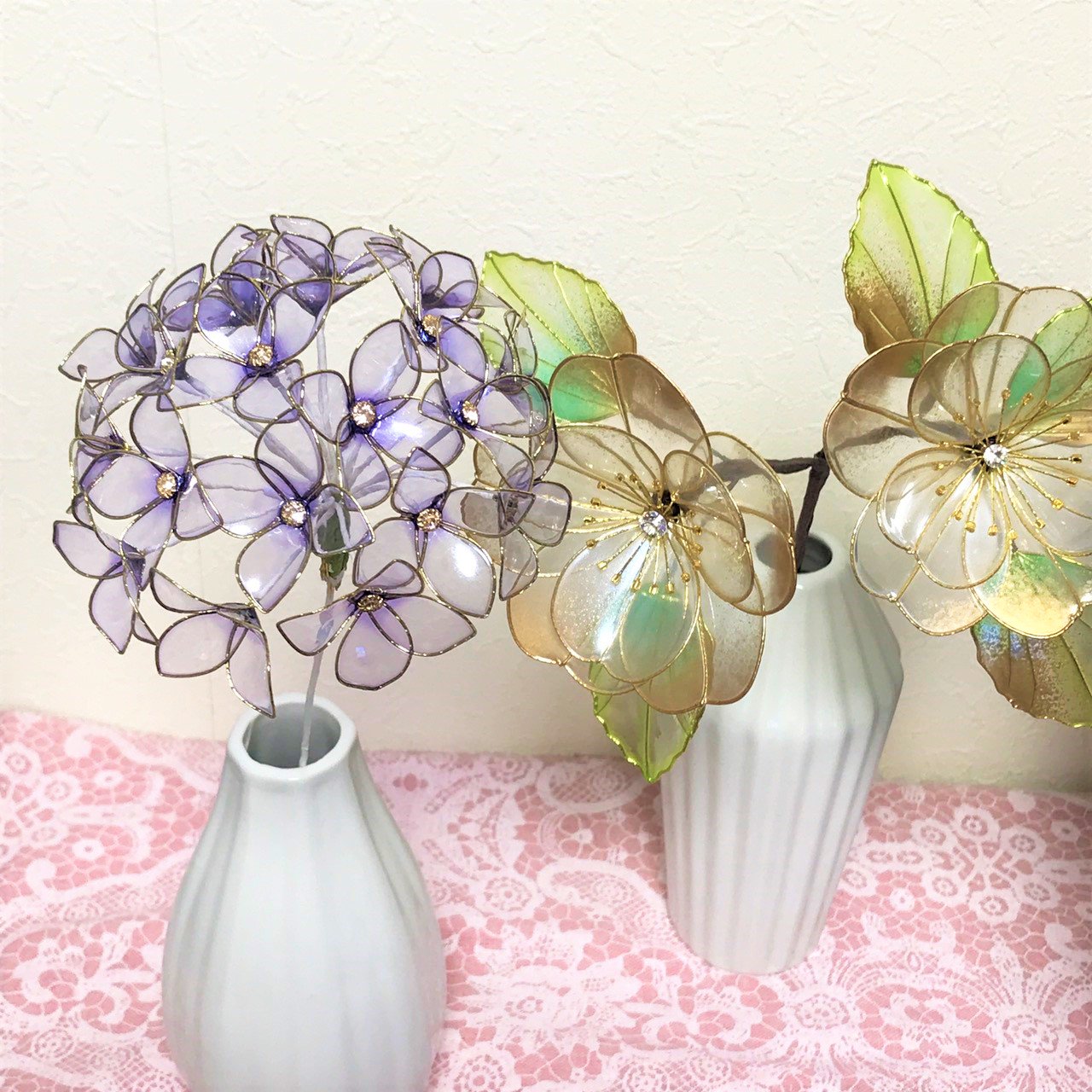 瑠花 玻璃の花 インテリア向け紫陽花の製作中 花の中心はクリスタル 葉っぱ付けて２本くらい色違いで挿せば更に映えるかな アメリカンフラワー ディップアート ハンドメイド 花 植物 Minne Creema 和服 和装 着物 コスプレ