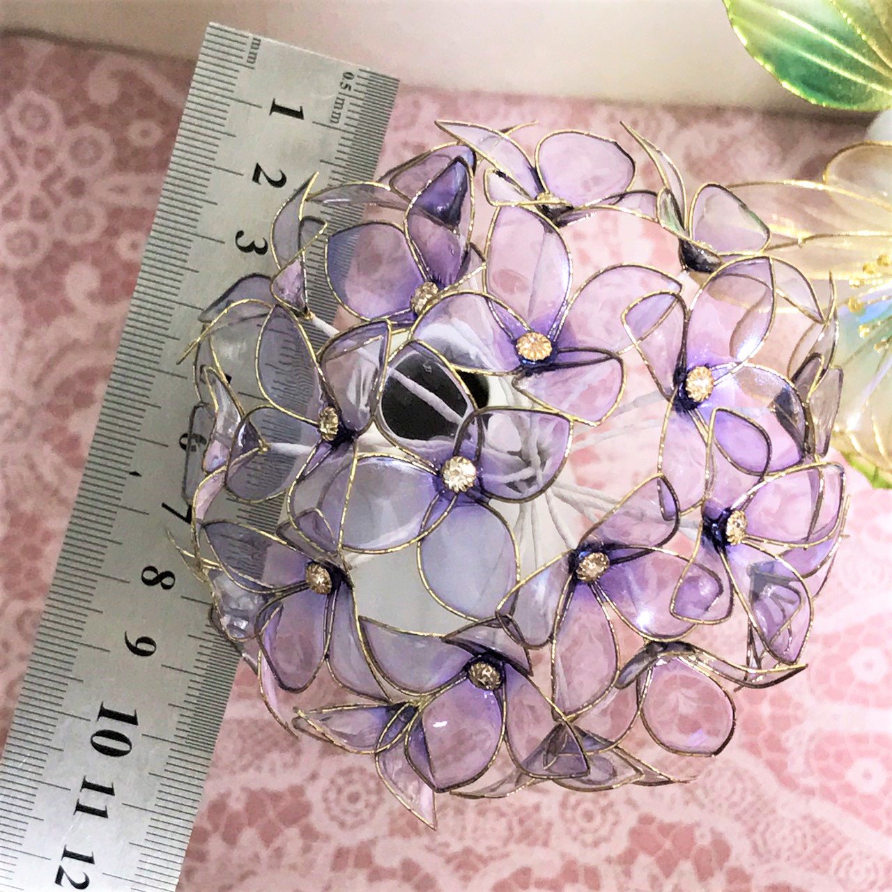 瑠花 玻璃の花 Al Twitter インテリア向け紫陽花の製作中 花の中心はクリスタル 葉っぱ付けて２本くらい色違いで挿せば更に映えるかな アメリカンフラワー ディップアート ハンドメイド 花 植物 Minne Creema 和服 和装 着物 コスプレ