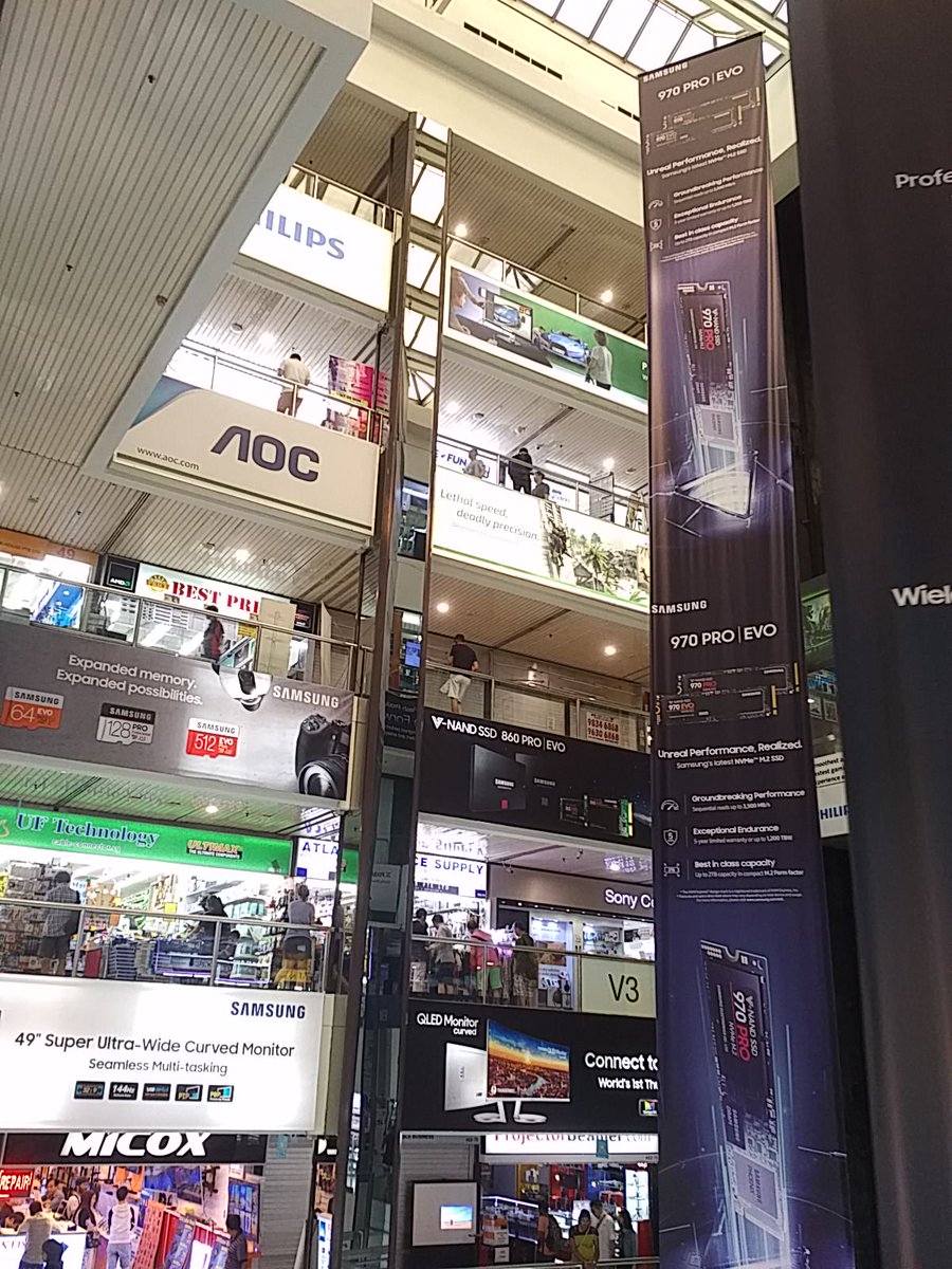 Gyrowoof's tweet image. Around #Simlim Square, #Singapore PC hardware mall for a walk around and price check today. :)